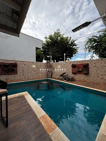 Casa de Alto Padrão à Venda no Village Damha I | 3 Suítes, Piscina Aquecida e Sauna: 3ª foto da galeria de imagens do imóvel