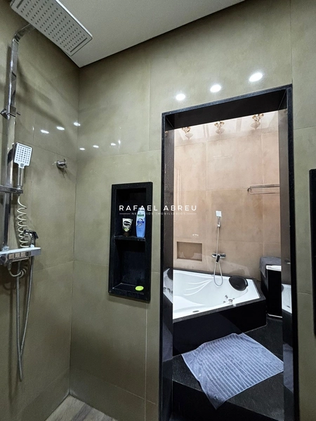 Casa de Alto Padrão à Venda no Village Damha I | 3 Suítes, Piscina Aquecida e Sauna: 6ª foto da galeria de imagens do imóvel