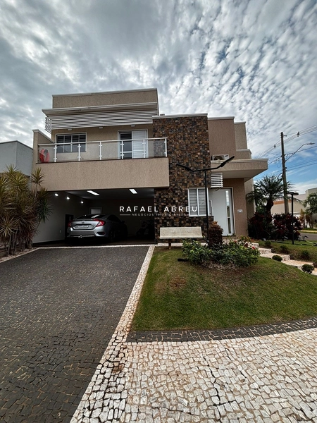 Casa de Alto Padrão à Venda no Village Damha I | 3 Suítes, Piscina Aquecida e Sauna: 1ª foto da galeria de imagens do imóvel