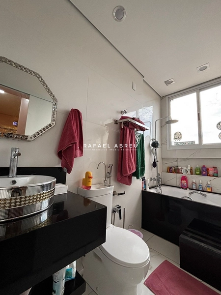 Casa de Alto Padrão à Venda no Village Damha I | 3 Suítes, Piscina Aquecida e Sauna: 13ª foto da galeria de imagens do imóvel