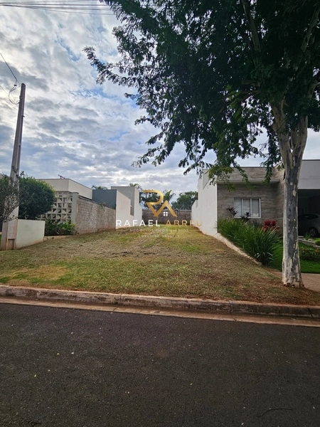 Terreno à Venda no Condomínio Parque Atlanta em Araraquara: 1ª foto da galeria de imagens do imóvel
