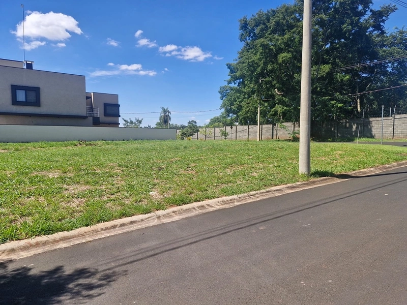 Terreno de Esquina à Venda no Bella Vitta | Condomínio Fechado: 2ª foto da galeria de imagens do imóvel
