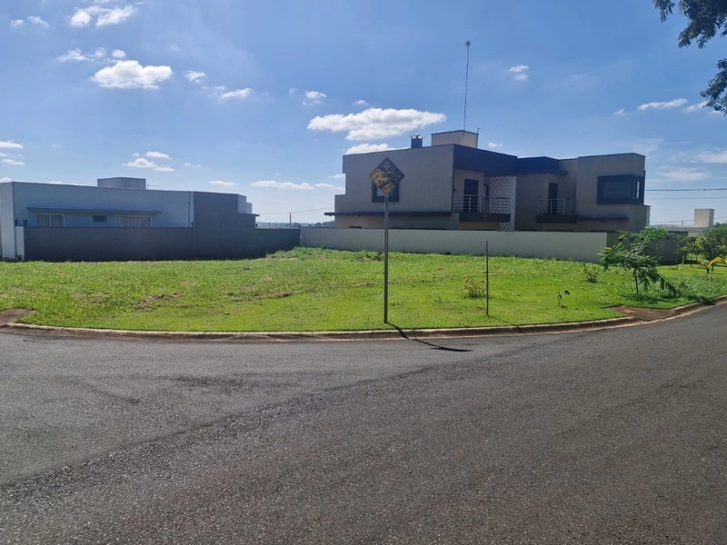 Terreno de Esquina à Venda no Bella Vitta | Condomínio Fechado: 4ª foto da galeria de imagens do imóvel