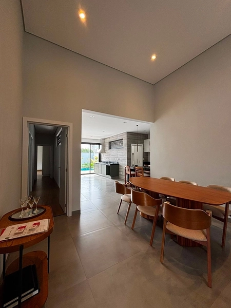 Casa à Venda no Village Damha III | 3 Suítes, Piscina Aquecida e Escritório: 3ª foto da galeria de imagens do imóvel