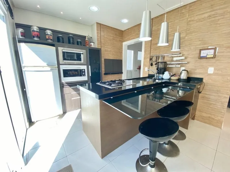 CASA NA AVENIDA: 13ª foto da galeria de imagens do imóvel