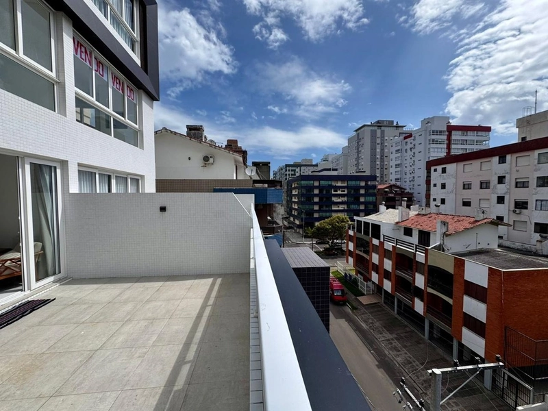 TERRAÇO EM L E. PISCINA NO ROOFTOP: 7ª foto da galeria de imagens do imóvel