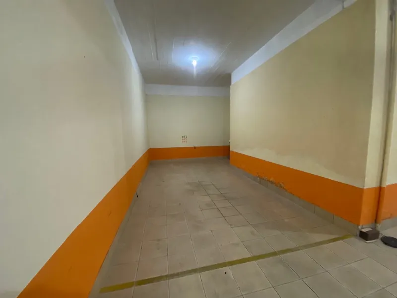 SACADA DE FRENTE COM CHURRASQUEIRA: 18ª foto da galeria de imagens do imóvel
