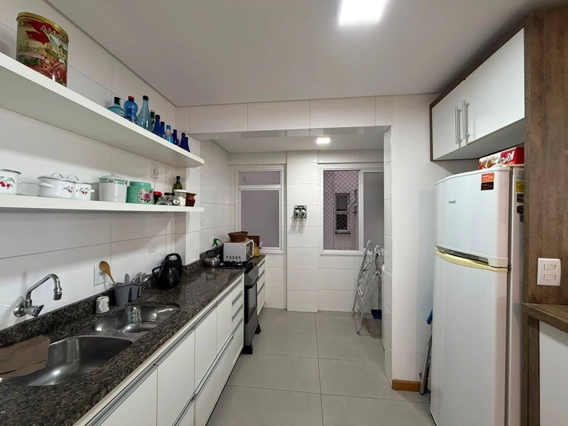 Vista ampla de frente para rua: 8ª foto da galeria de imagens do imóvel