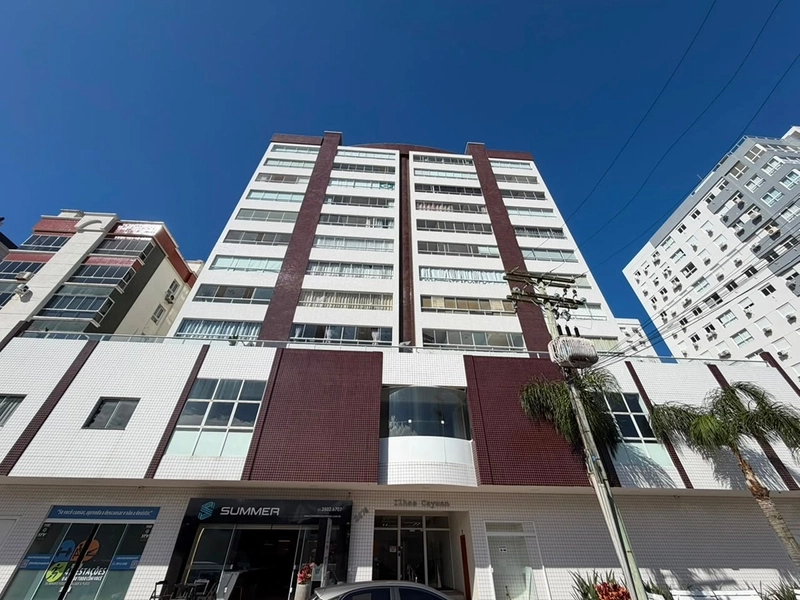 Vista ampla de frente para rua: 19ª foto da galeria de imagens do imóvel