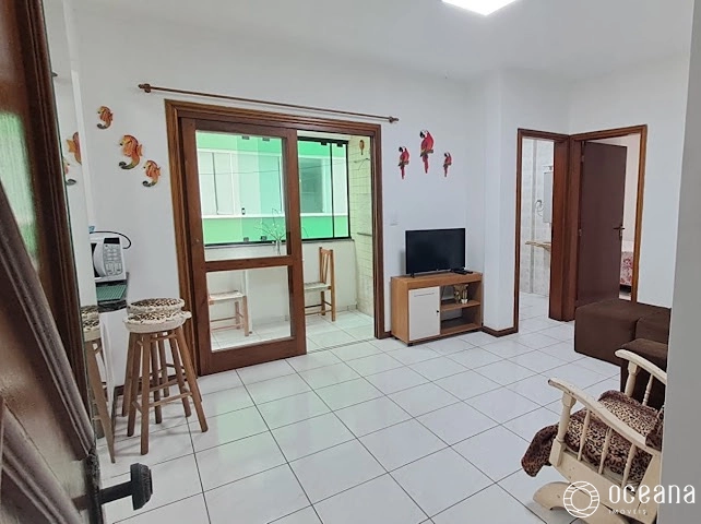 APARTAMENTO MOBILIADO DE 01 DORMITÓRIO COM SACADA LATERAL COM CHURRASQUEIRA: 2ª foto da galeria de imagens do imóvel