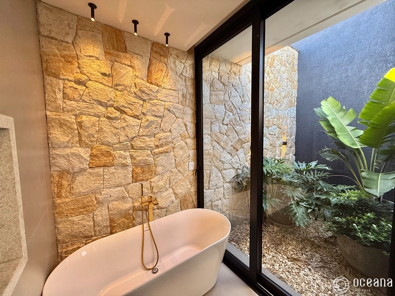 EXCELENTE SOBRADO EM CONDOMÍNIO FECHADO COMPOSTO POR 04 SUÍTES MOB & DECORADO!: 29ª foto da galeria de imagens do imóvel
