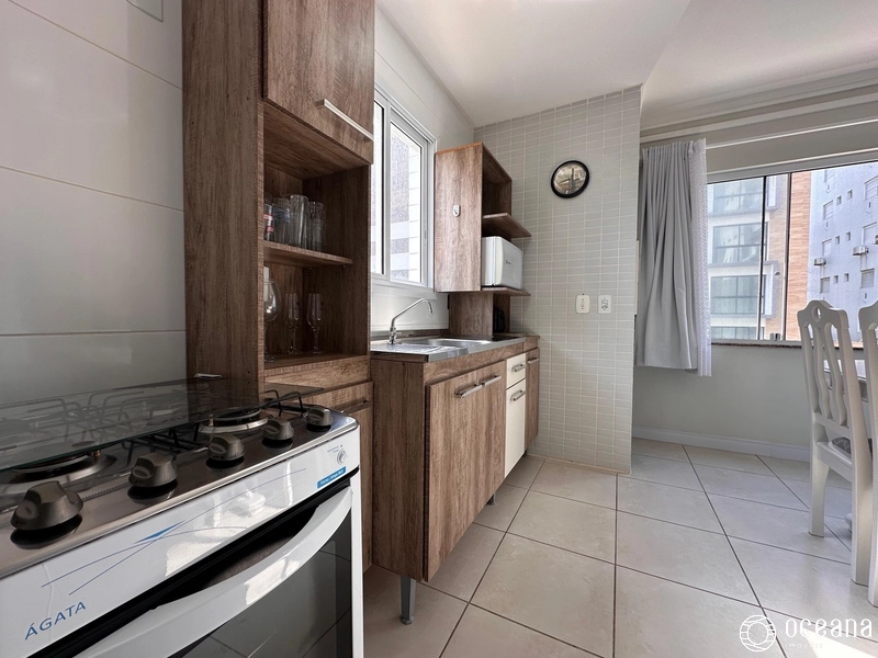 APARTAMENTO MOBILIADO COM SACADA DE FRENTE DE 02 DORMITÓRIOS!: 3ª foto da galeria de imagens do imóvel
