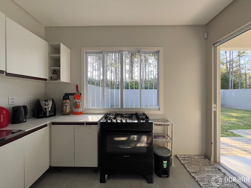 CASA COM TERRENO 12x25m² EM CAPÃO NOVO VILLAGE: 2ª foto da galeria de imagens do imóvel