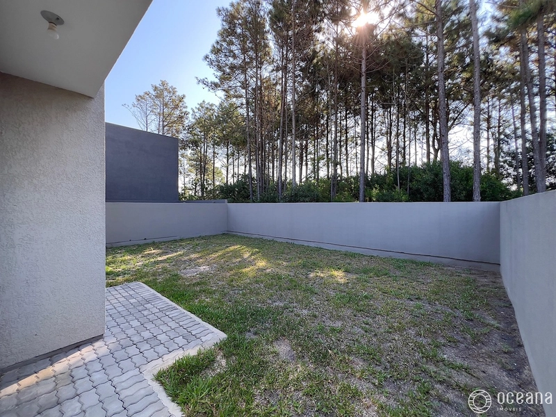 CASA COM TERRENO 12x25m² EM CAPÃO NOVO VILLAGE: 1ª foto da galeria de imagens do imóvel