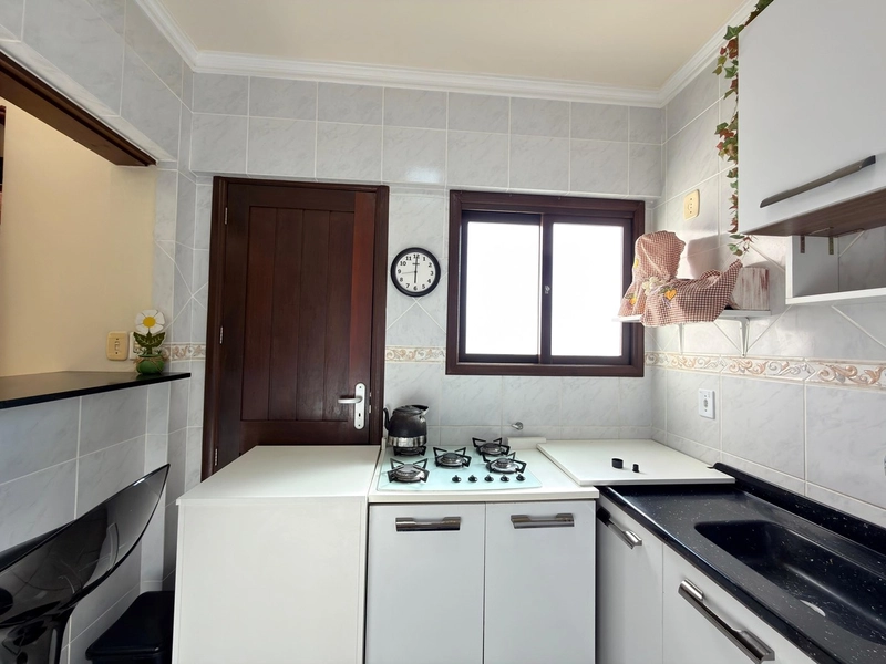 APARTAMENTO DE 01 DORMITÓRIO MOBILIADO COM SACADA E CHURRASQUEIRA!: 8ª foto da galeria de imagens do imóvel