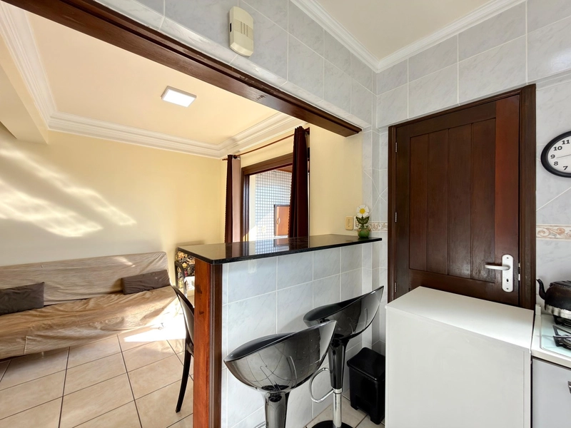 APARTAMENTO DE 01 DORMITÓRIO MOBILIADO COM SACADA E CHURRASQUEIRA!: 10ª foto da galeria de imagens do imóvel