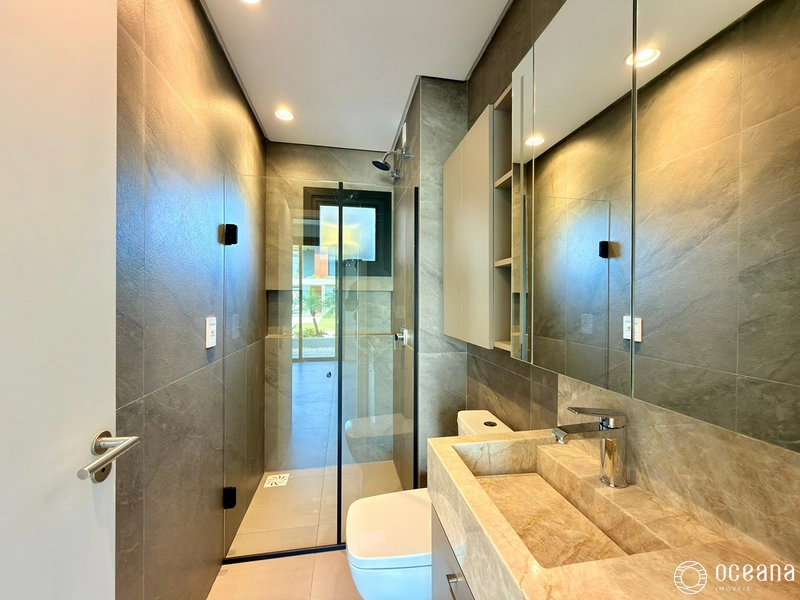 EXCELENTE CASA EM COND. FECHADO COM 04 SUÍTES, BEIRA LAGO E PÉ DIREITO DUPLO!: 24ª foto da galeria de imagens do imóvel