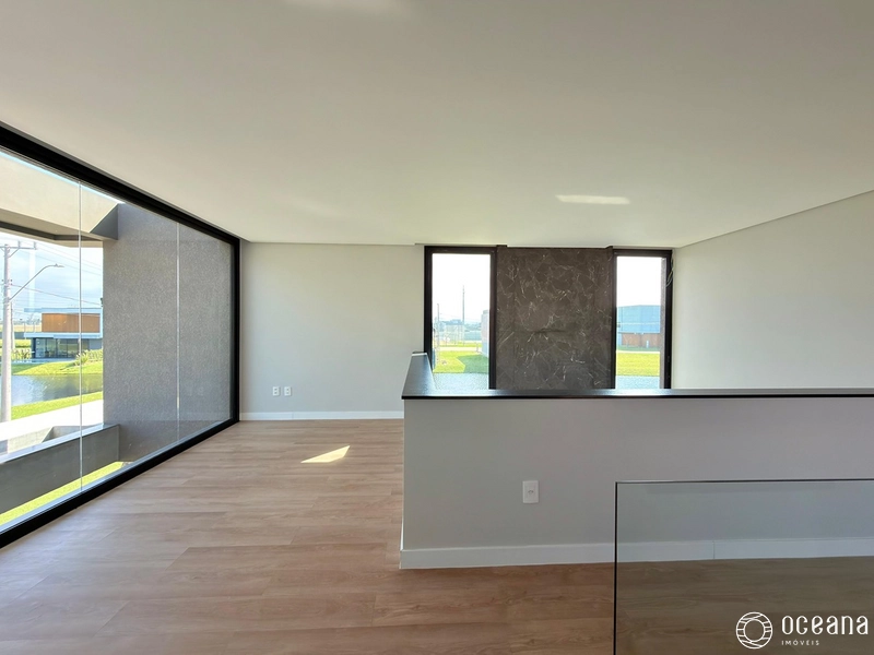 EXCELENTE CASA EM COND. FECHADO COM 04 SUÍTES, BEIRA LAGO E PÉ DIREITO DUPLO!: 26ª foto da galeria de imagens do imóvel
