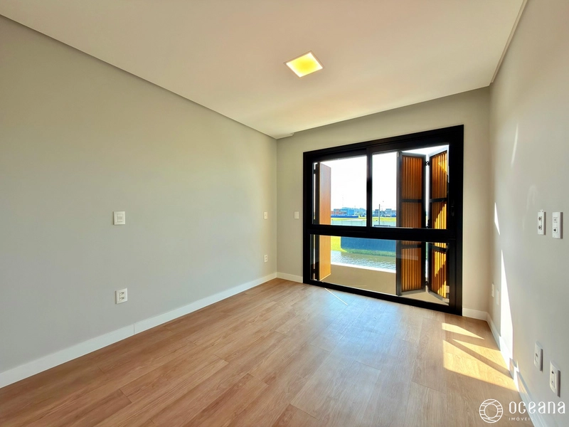 EXCELENTE CASA EM COND. FECHADO COM 04 SUÍTES, BEIRA LAGO E PÉ DIREITO DUPLO!: 33ª foto da galeria de imagens do imóvel