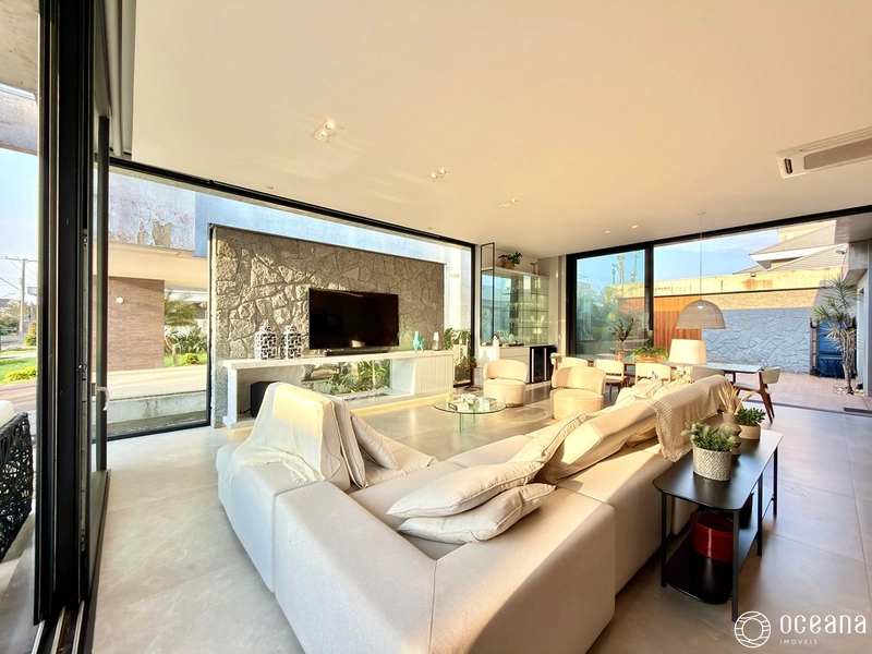 CASA MOB. & DECORADA COM 04 SUÍTES INDIVIDUAIS EM COND. FECHADO!: 2ª foto da galeria de imagens do imóvel