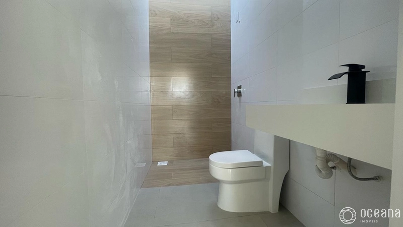 CASA GEMINADA NO BAIRRO JARDIM BEIRA MAR À 03 QUADRAS DA PRAIA!: 2ª foto da galeria de imagens do imóvel