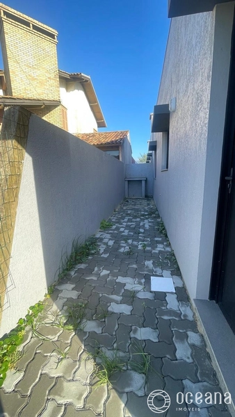 CASA GEMINADA NO BAIRRO JARDIM BEIRA MAR À 03 QUADRAS DA PRAIA!: 4ª foto da galeria de imagens do imóvel