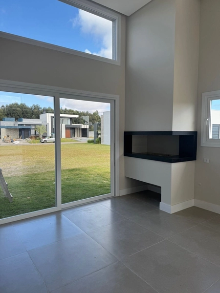 CASA COM 04 SUÍTES EM CONDOMÍNIO FECHADO!: 1ª foto da galeria de imagens do imóvel