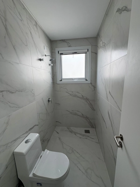 CASA COM 04 SUÍTES EM CONDOMÍNIO FECHADO!: 3ª foto da galeria de imagens do imóvel