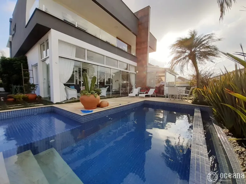 CASA EM CONDOMÍNIO FECHADO, COMPOSTA POR 05 SUÍTES!: 1ª foto da galeria de imagens do imóvel