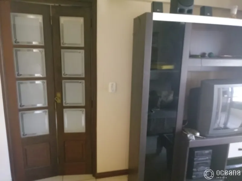 Apartamento de 02 dormitórios no centro de Capão da Canoa: 2ª foto da galeria de imagens do imóvel