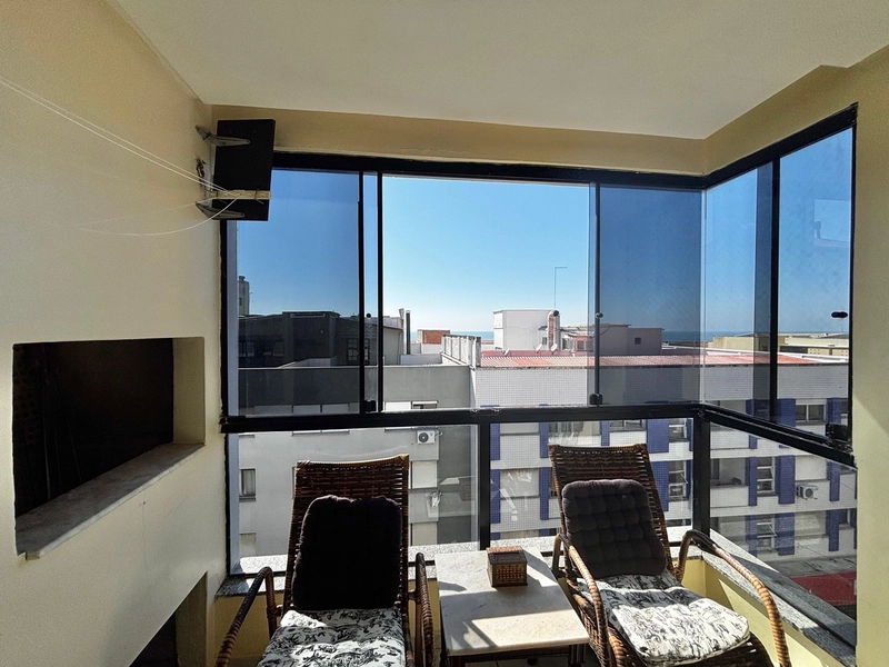 APARTAMENTO MOBILIADO DE 01 DORMITÓRIO - SACADA COM CHURRASQUEIRA!: 2ª foto da galeria de imagens do imóvel