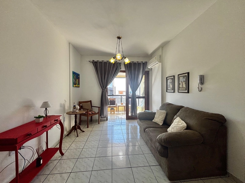 APARTAMENTO MOBILIADO DE 01 DORMITÓRIO - SACADA COM CHURRASQUEIRA!: 1ª foto da galeria de imagens do imóvel