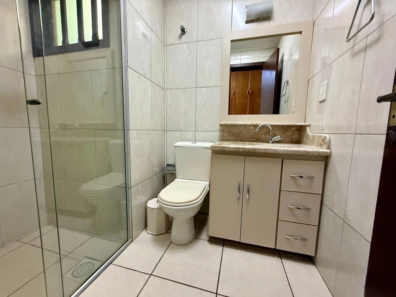 CASA MOBILIADA EM XANGRI-LÁ COM 03 DORMITÓRIOS: 3ª foto da galeria de imagens do imóvel