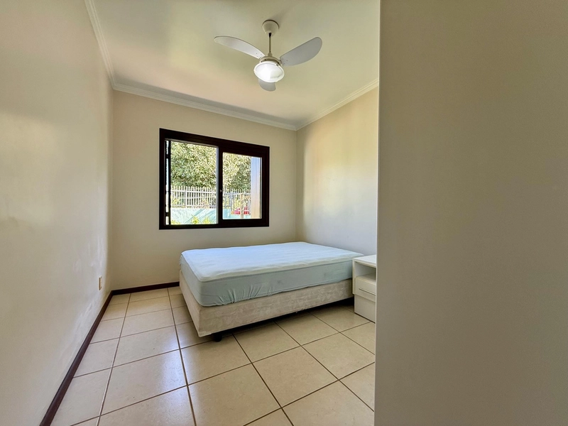 CASA MOBILIADA EM XANGRI-LÁ COM 03 DORMITÓRIOS: 2ª foto da galeria de imagens do imóvel