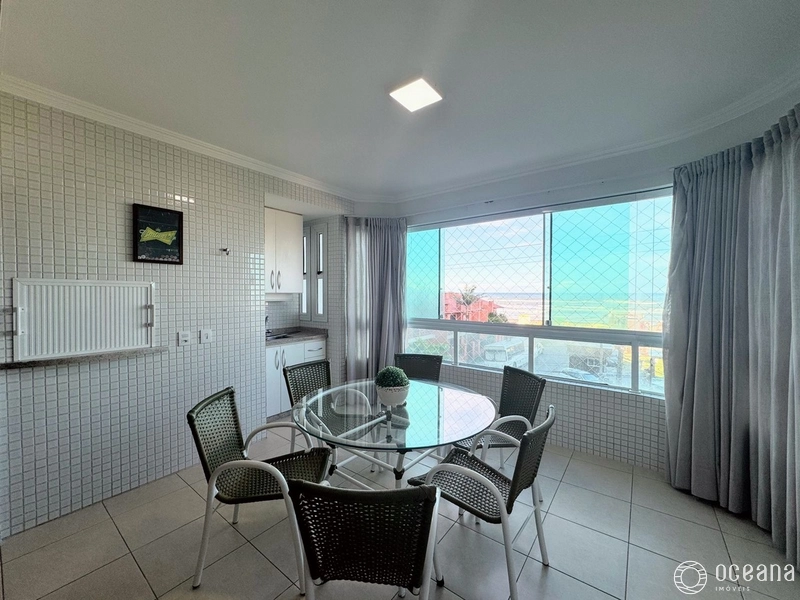 AMPLO APARTAMENTO DE 03 DORMITÓRIOS COM SACADA DE FRENTE E VISTA MAR: 2ª foto da galeria de imagens do imóvel