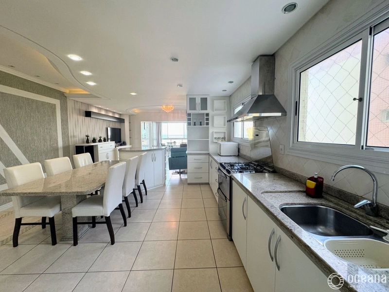 AMPLO APARTAMENTO DE 03 DORMITÓRIOS COM SACADA DE FRENTE E VISTA MAR: 17ª foto da galeria de imagens do imóvel