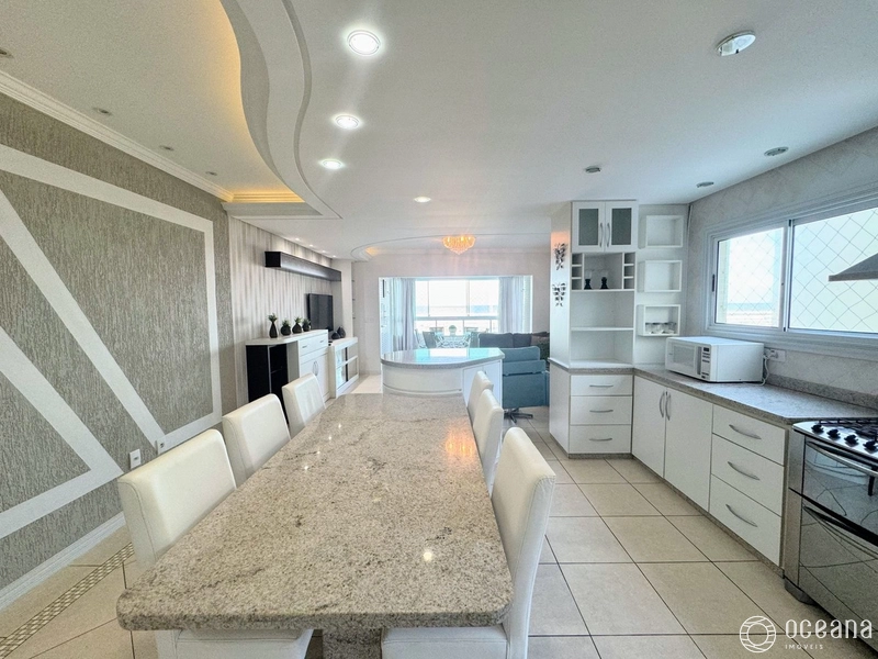 AMPLO APARTAMENTO DE 03 DORMITÓRIOS COM SACADA DE FRENTE E VISTA MAR: 6ª foto da galeria de imagens do imóvel