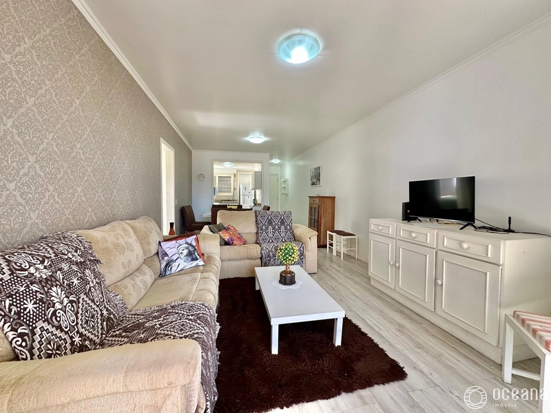APARTAMENTO COM SACADA DE FRENTE JUNTO AO MAR NO CORAÇÃO DA CIDADE!: 2ª foto da galeria de imagens do imóvel
