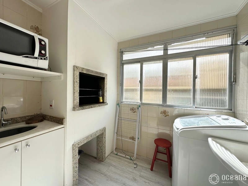APARTAMENTO COM SACADA DE FRENTE JUNTO AO MAR NO CORAÇÃO DA CIDADE!: 5ª foto da galeria de imagens do imóvel