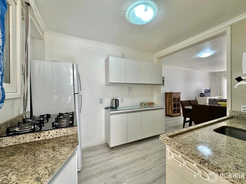 APARTAMENTO COM SACADA DE FRENTE JUNTO AO MAR NO CORAÇÃO DA CIDADE!: 4ª foto da galeria de imagens do imóvel