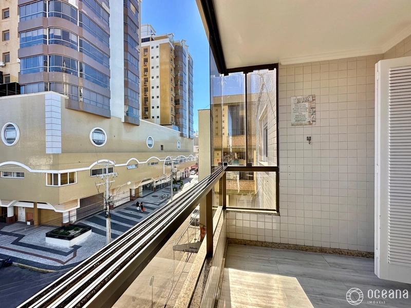 APARTAMENTO COM SACADA DE FRENTE JUNTO AO MAR NO CORAÇÃO DA CIDADE!: 15ª foto da galeria de imagens do imóvel