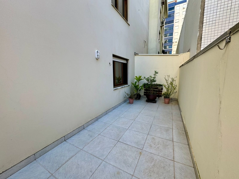 APARTAMENTO DE 02 DORMITÓRIOS COM TERRAÇO EM TORNO - SEM VAGA: 2ª foto da galeria de imagens do imóvel