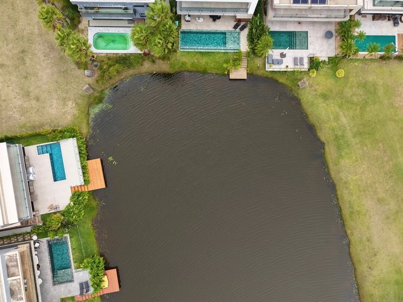 SOBRADO BEIRA LAGO COMPOSTO POR 05 SUÍTES: 25ª foto da galeria de imagens do imóvel