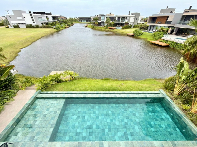SOBRADO BEIRA LAGO COMPOSTO POR 05 SUÍTES: 10ª foto da galeria de imagens do imóvel