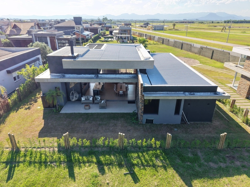 CASA MOBILIADA E DECORADA À VENDA EM CONDOMÍNIO NÁUTICO: 12ª foto da galeria de imagens do imóvel