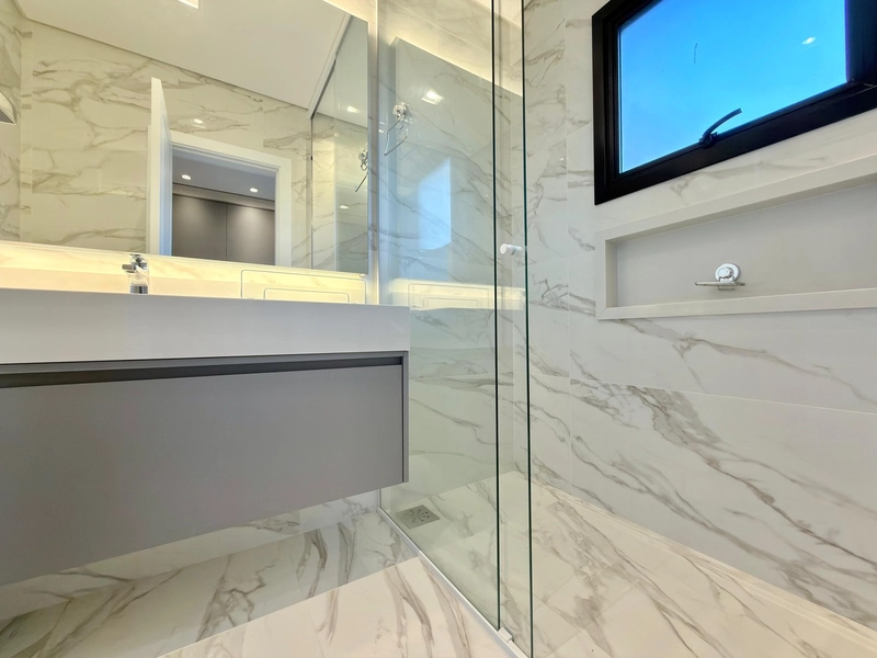 EXCELENTE CASA COM 04 SUÍTES EM CONDOMÍNIO FECHADO!: 8ª foto da galeria de imagens do imóvel