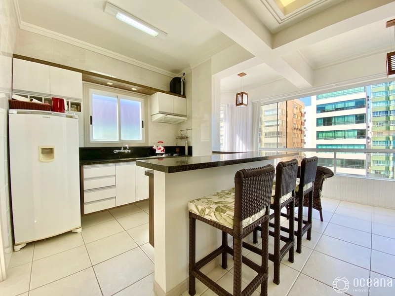 APARTAMENTO COM SACADA DE FRENTE E VISTA ETERNA PARA O MAR!: 1ª foto da galeria de imagens do imóvel