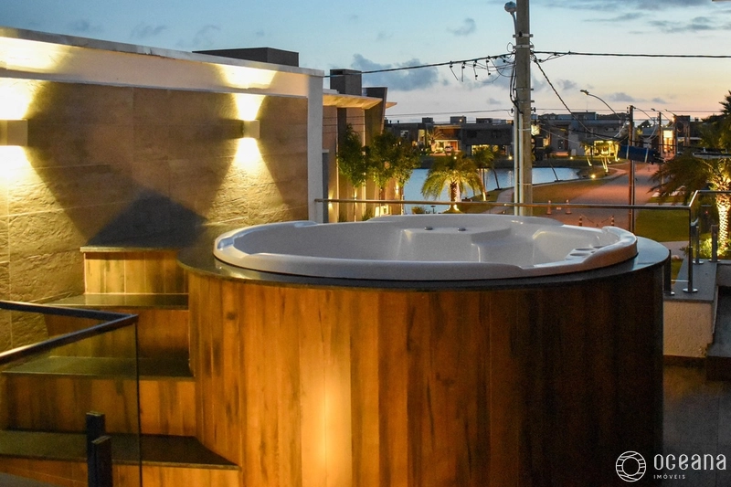 Sobrado em condomínio fechado vista lago com piscina jacuzzi.: 1ª foto da galeria de imagens do imóvel