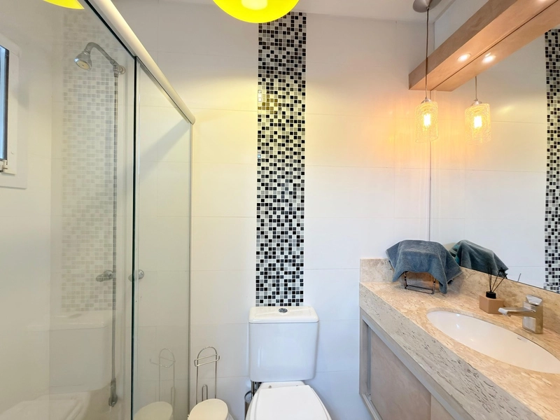 SOBRADO DE ESQUINA MOBILIADO E DECORADO EM CONDOMÍNIO FECHADO!: 1ª foto da galeria de imagens do imóvel
