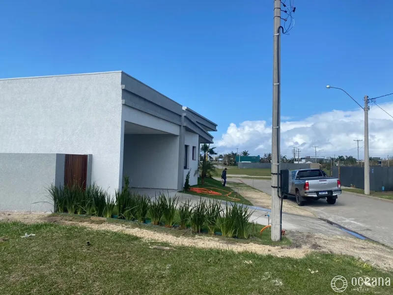 Casa contemporânea de esquina no Santorine: 4ª foto da galeria de imagens do imóvel